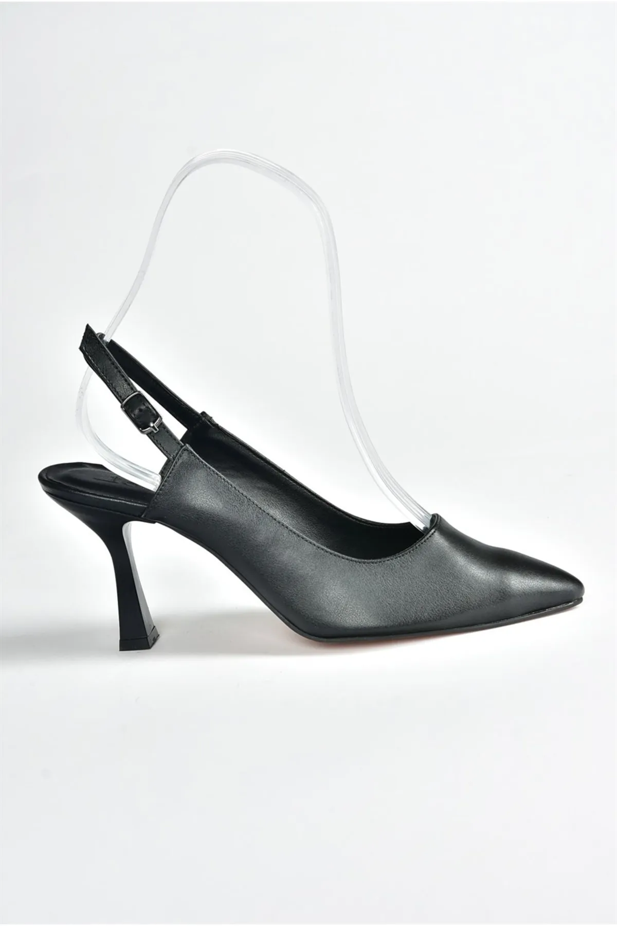 Fox Shoes  Schwarze Damenschuhe mit dünnem Absatz M252424309
