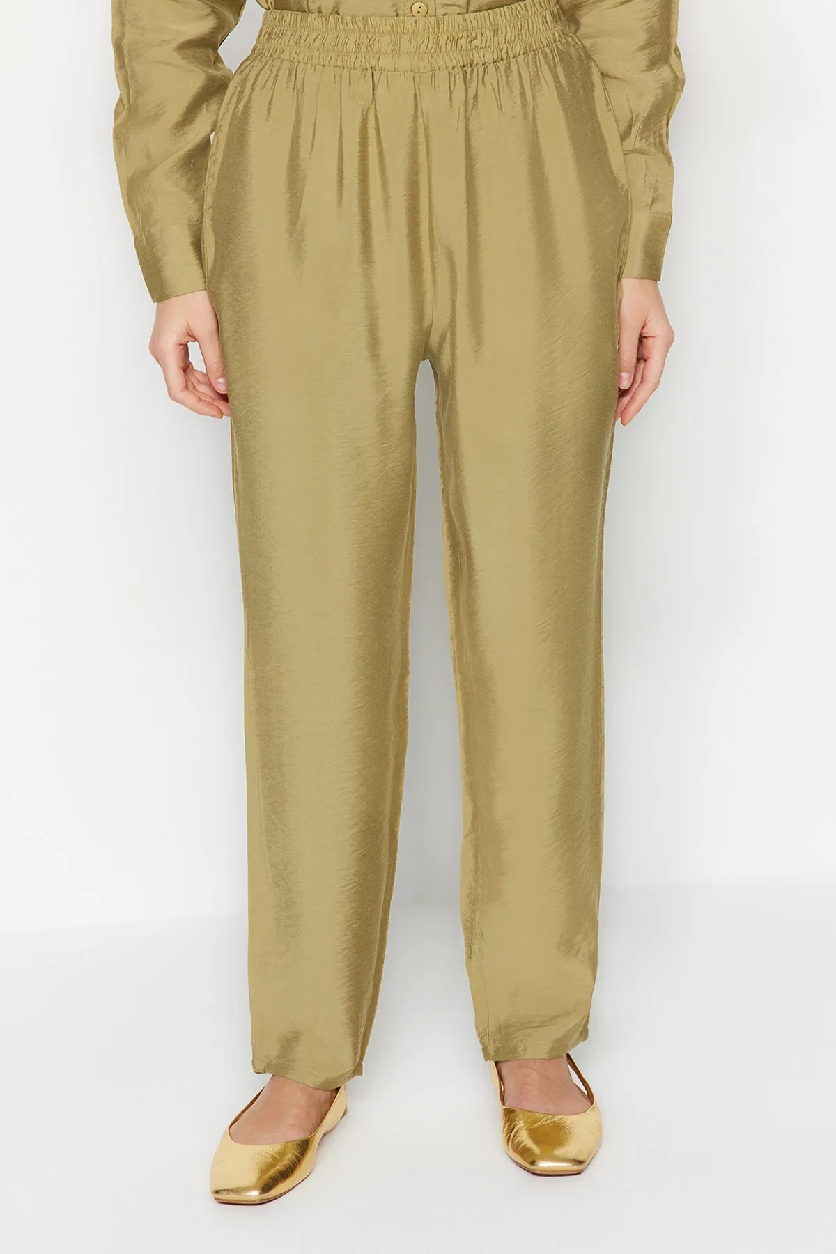 Trendyol Modest  Ölgrünes gewebtes Hemd-Hosen-Set mit Schwungrad-Details TCTSS23US00091