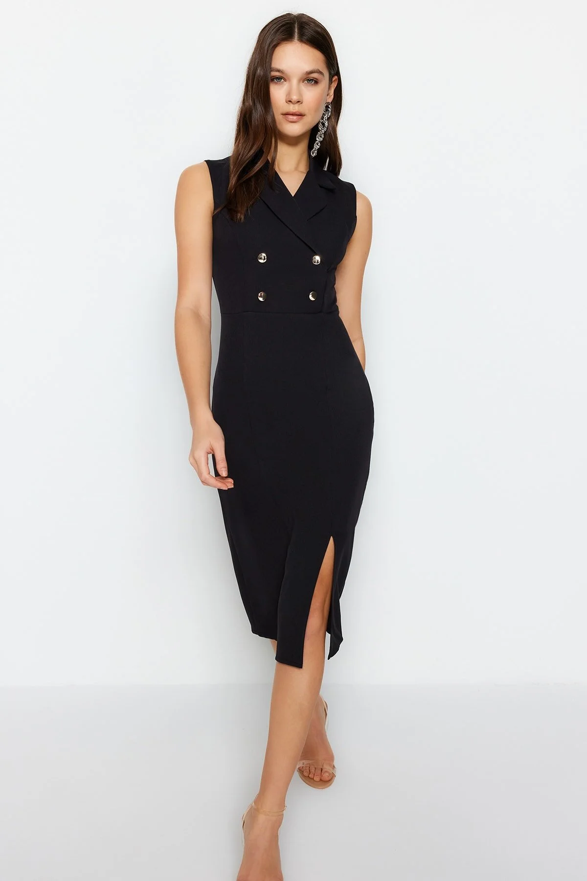 Trendyol Collection  Schwarzes, figurbetontes Midikleid aus Webstoff mit Knöpfen und detailliertem Schlitz TWOSS23EL02256