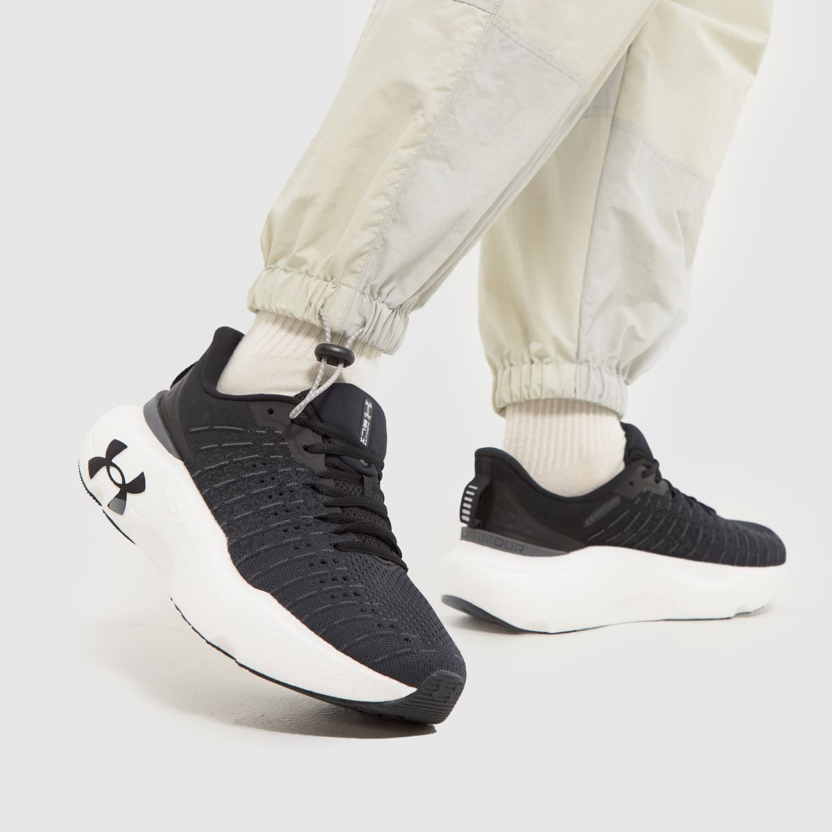 Under Armour – Infinite Elite – Svarta och vita träningsskor