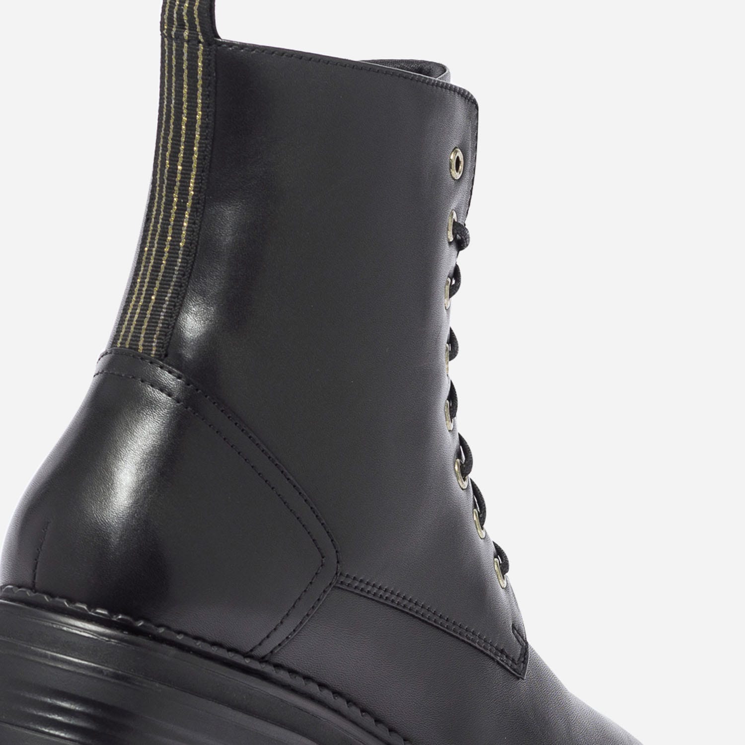 Bottine noire en cuir à galon rayé