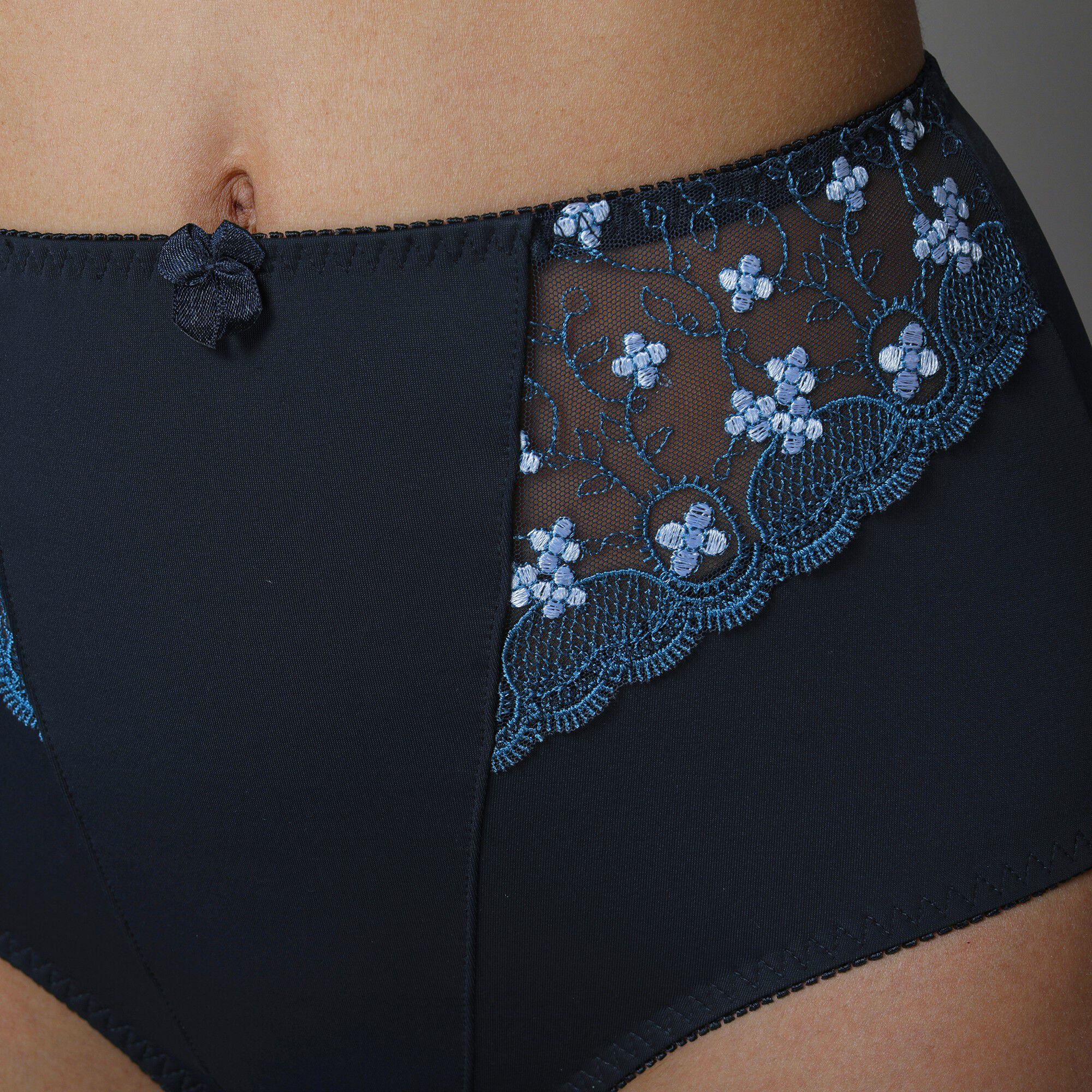 Gainette microfibre tulle brodé Caminata