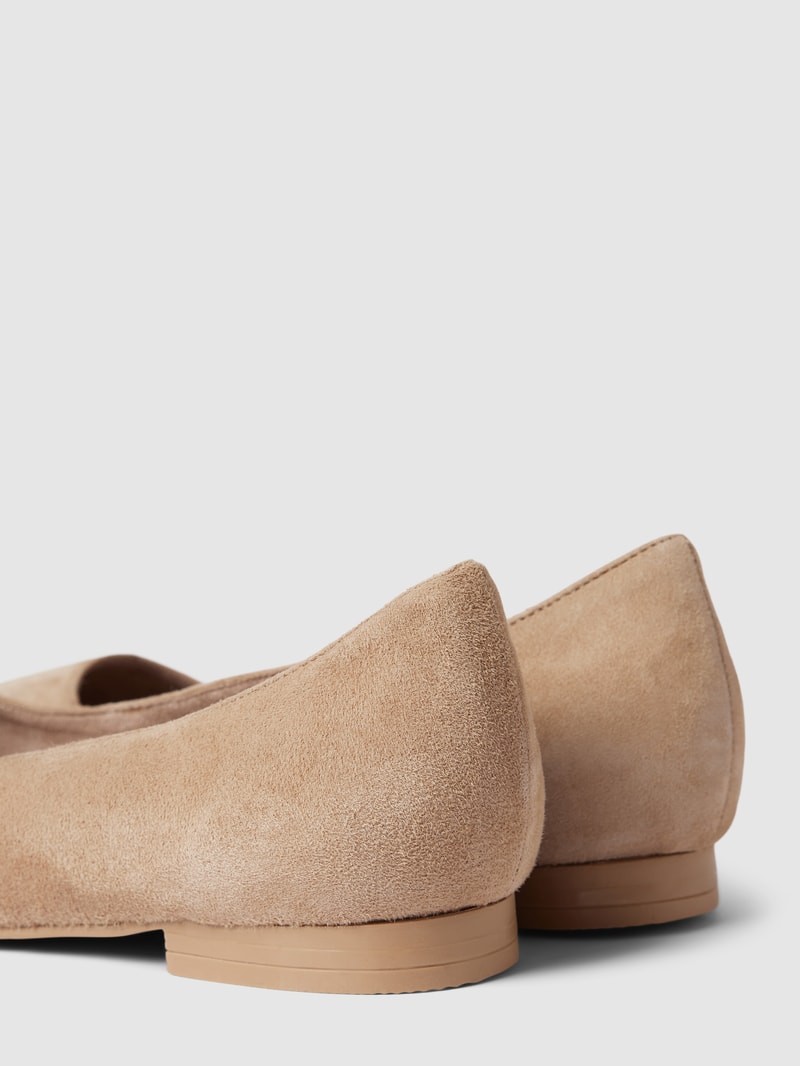 Ballerinas mit spitzer Form in taupe