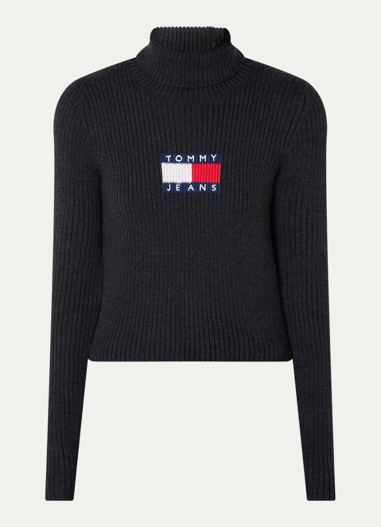 Tommy Hilfiger bordázott kötésű pulóver gyapjúkeverékből, garbóval és kötött logóval.