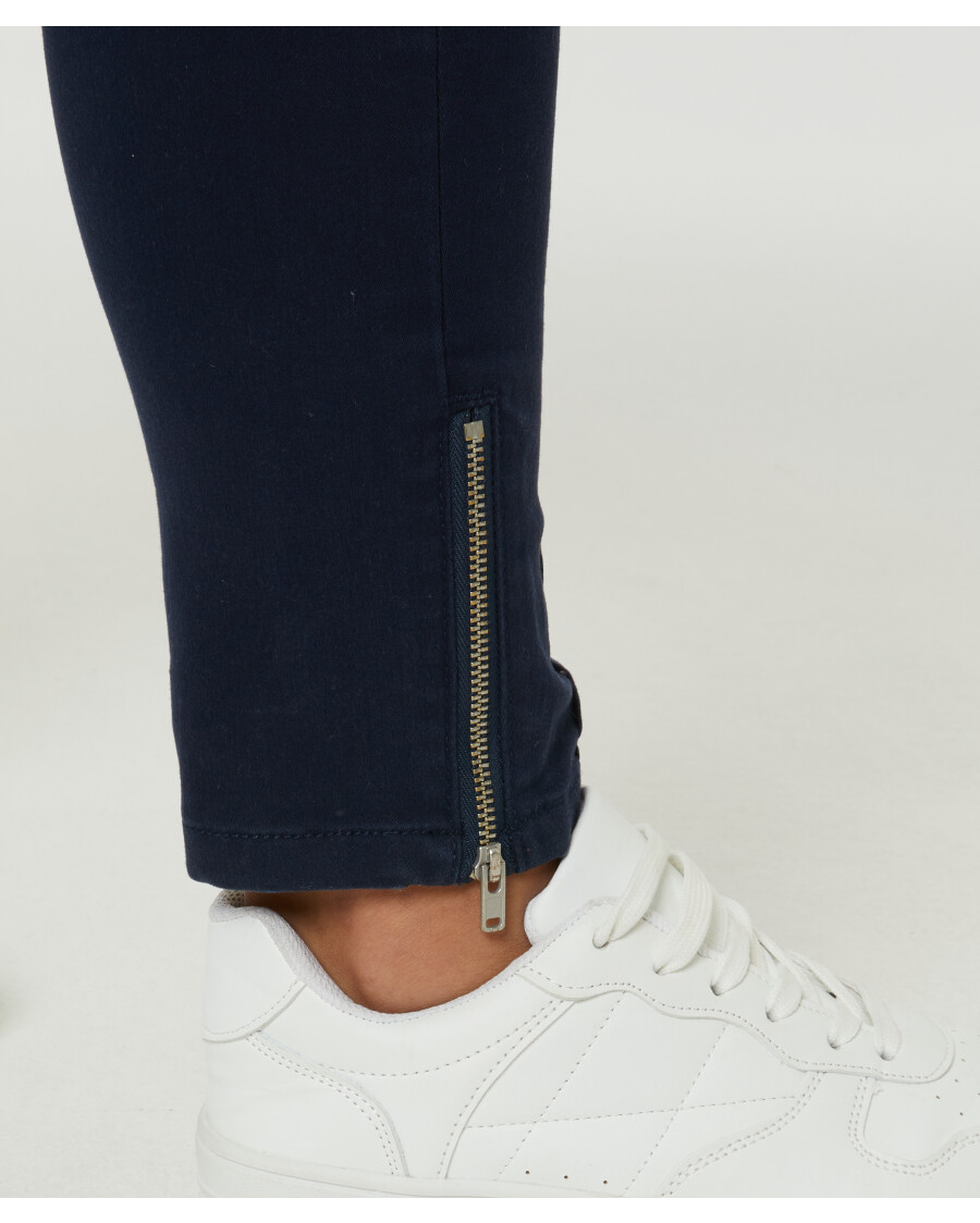 Twillhose mit Ziernähten