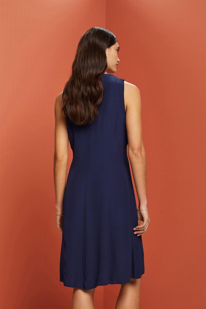 A-Linien-Kleid mit gesmokter Taille