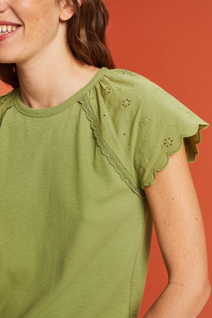 T-Shirt mit Lochstickerei am Ärmel