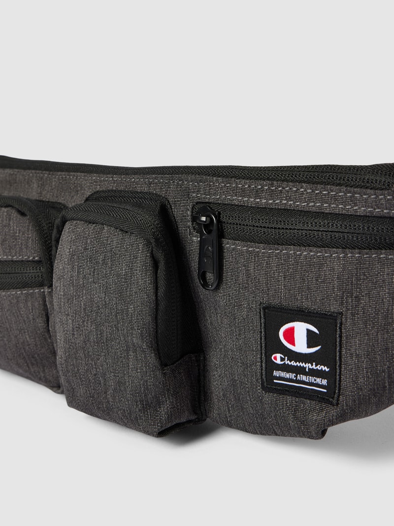 Bauchtasche mit Label-Patch in schwarz