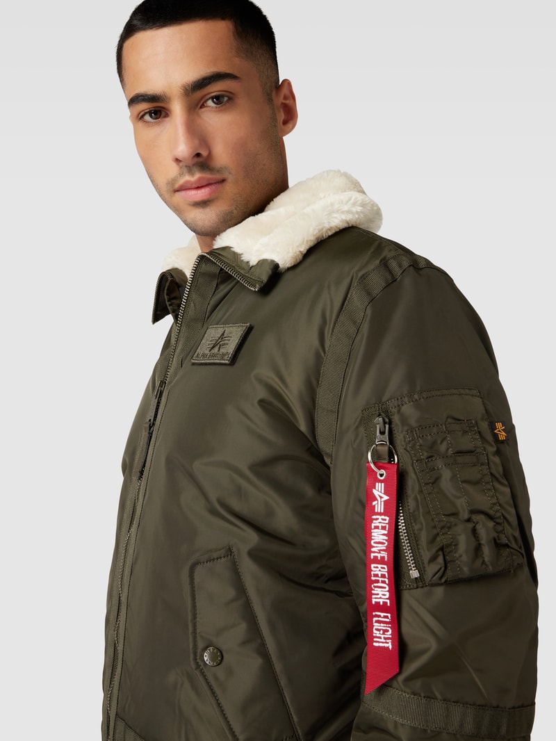 Jacke mit Kunstfellbesatz in olivgrün