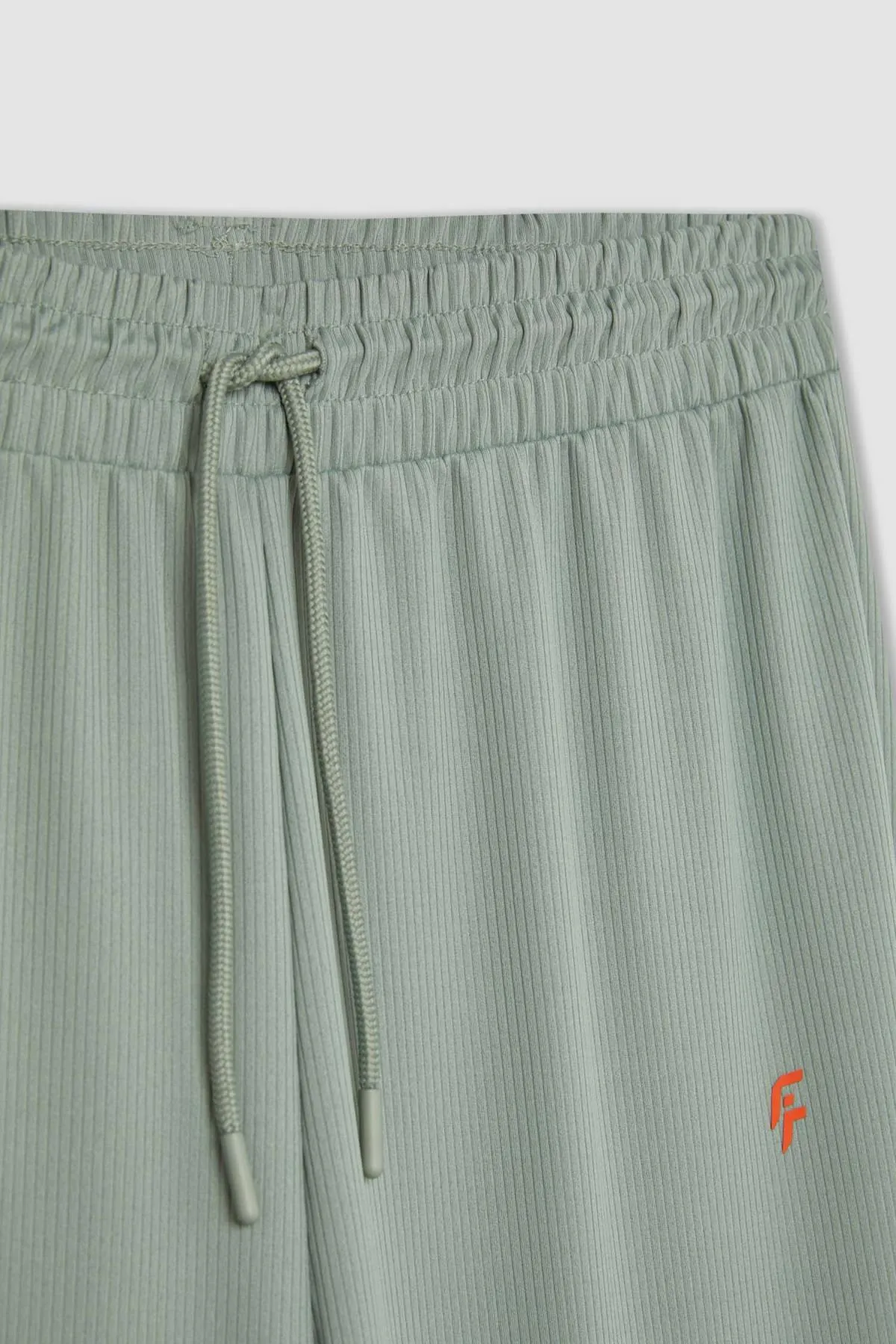DeFacto  Passform Standard-Fit-Jogginghose mit doppelter Tasche A4557ax24sp