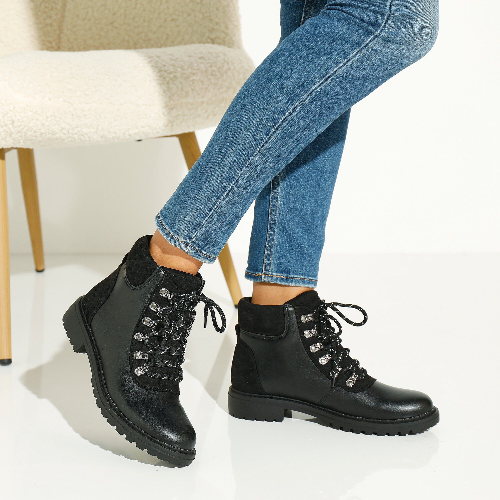 Boots bimatière style randonnée à semelle crantée