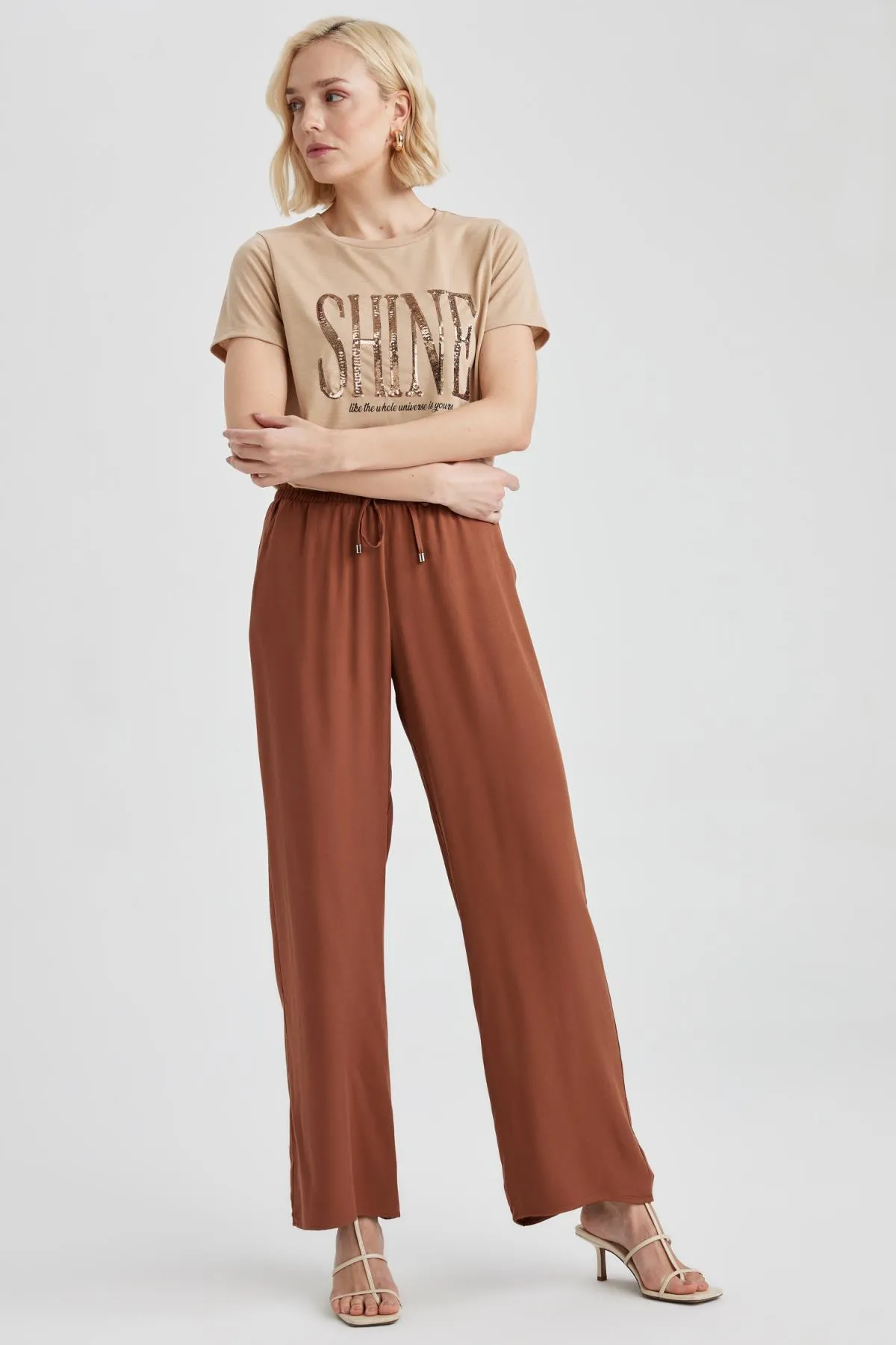 DeFacto  Florida Florida-Hose aus Viskose mit hoher Taille und weitem Bein und Taschen, J8738az23sm