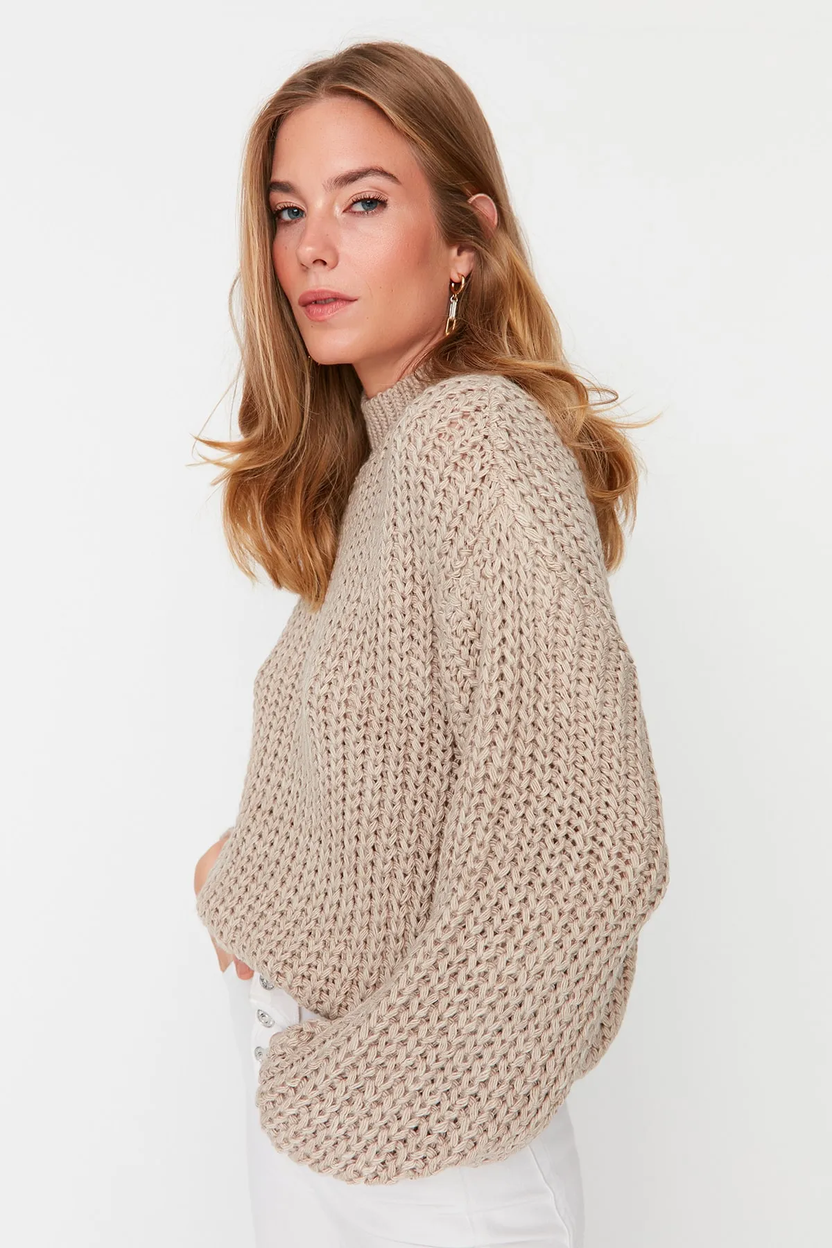 Trendyol Collection  Stone Wide Fit Weicher, strukturierter Basic-Strickpullover TWOAW23KZ01810