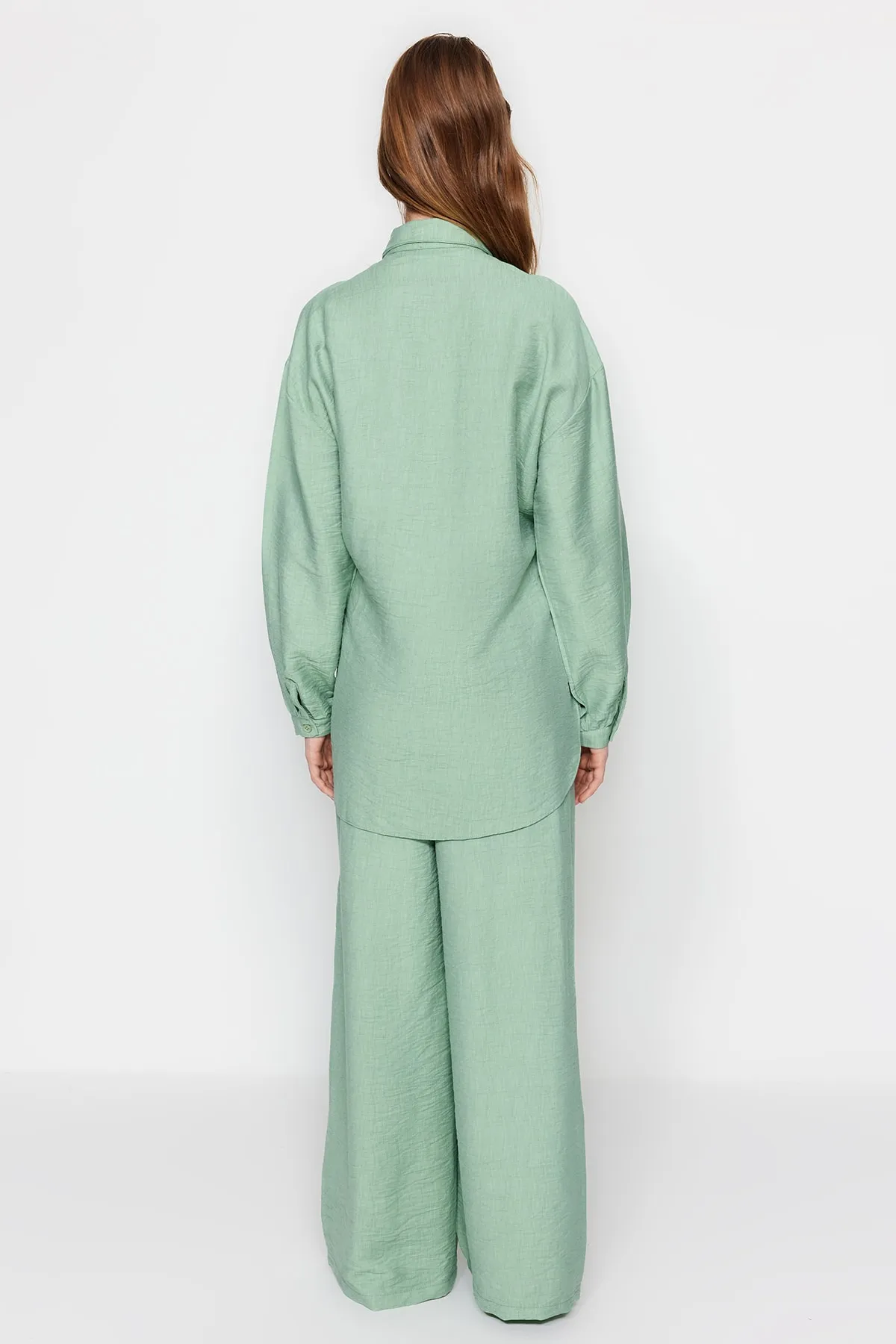 Trendyol Modest  Khakifarbenes, gewebtes Hemd-Hosen-Set mit geraffter Taille TCTSS23US00095