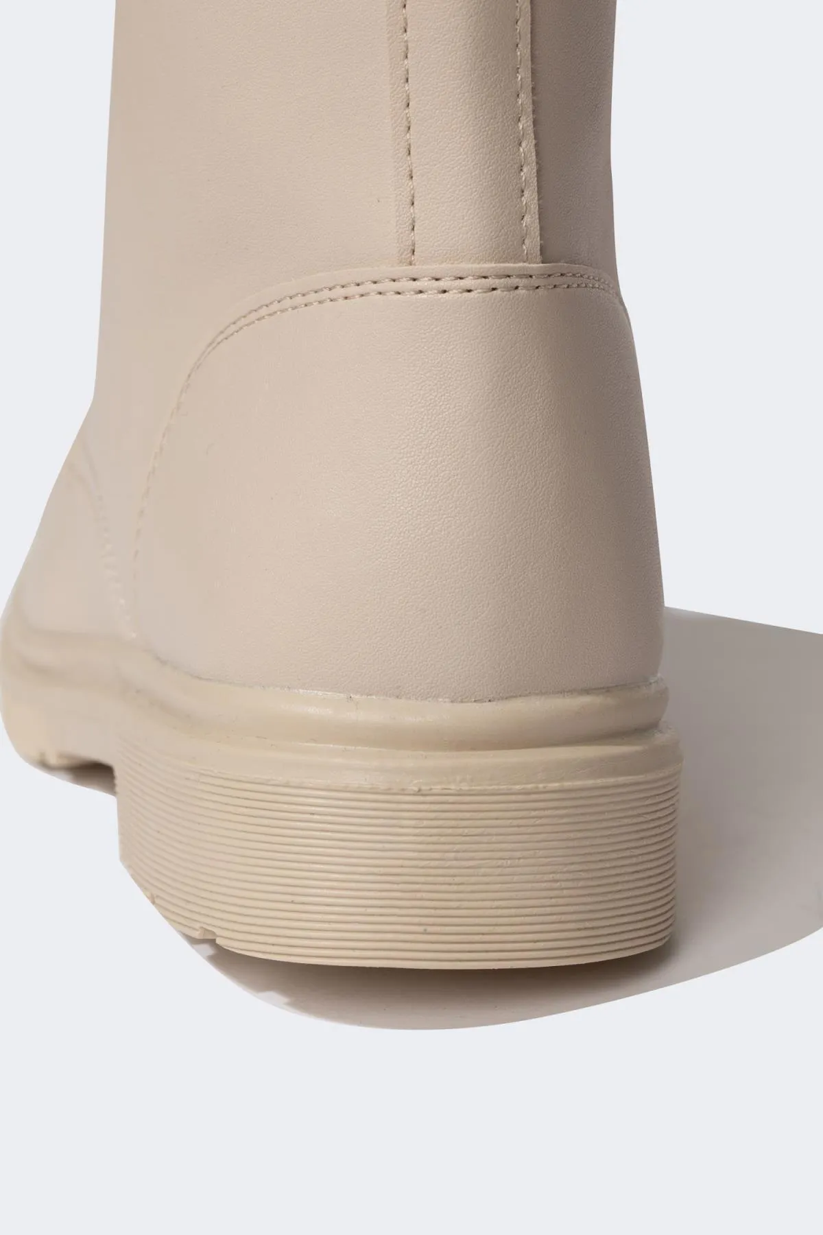 DeFacto  Mädchenstiefel aus Kunstleder mit Schnürung und Reißverschluss und hoher Sohle A7183a823wn