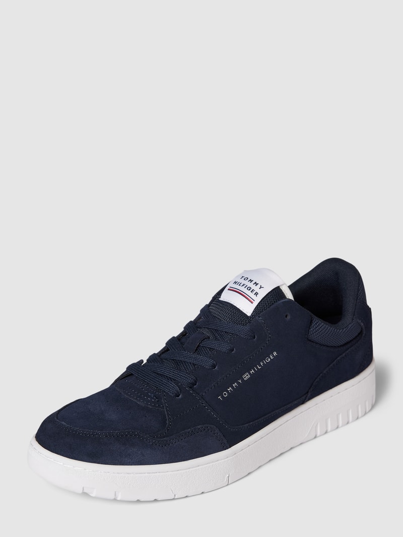 Sneaker mit Label-Detail in dunkelblau