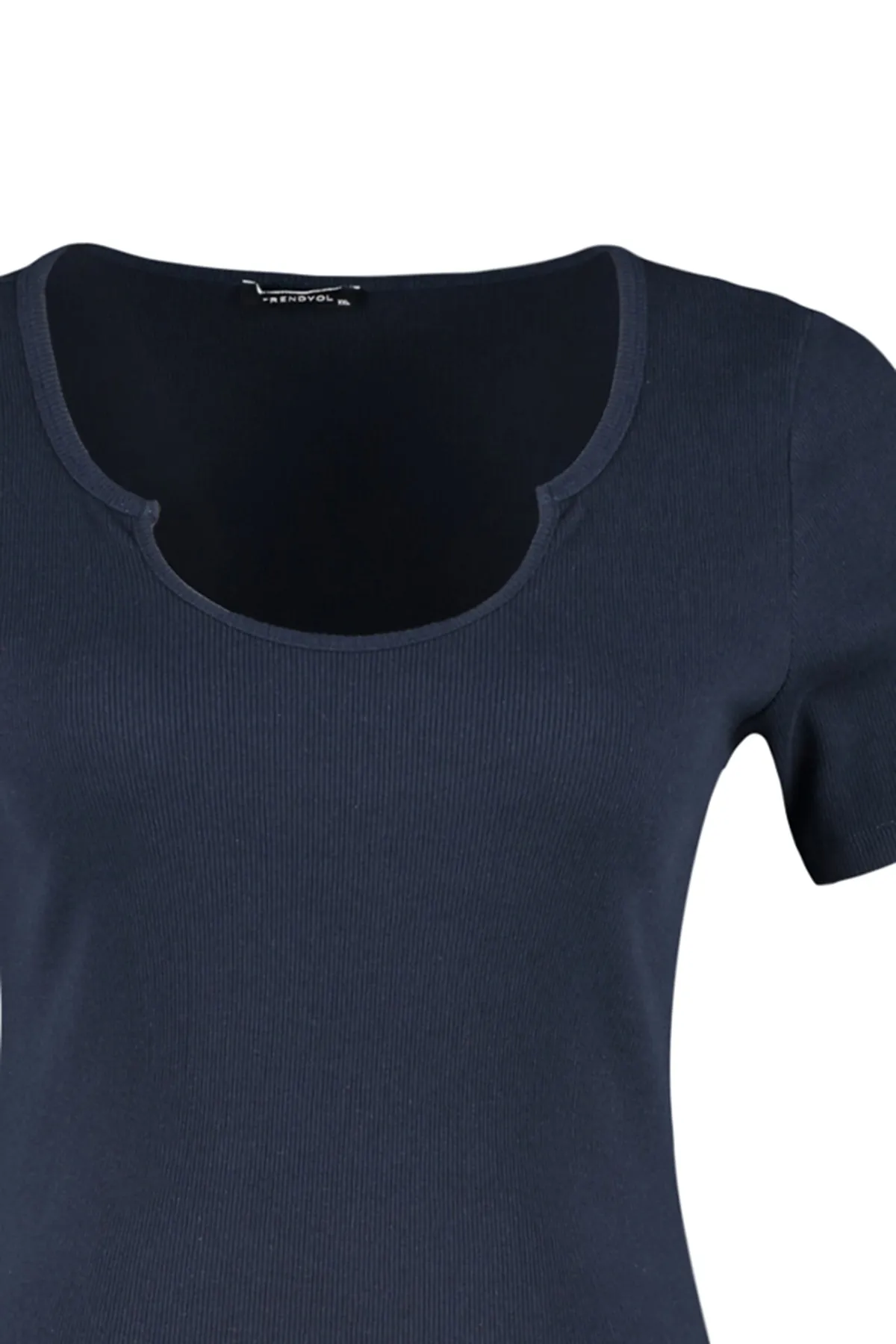 Trendyol Curve  Marineblaues, geripptes Strick-T-Shirt mit Kragen und detailliertem Kragen TBBSS23BF00012