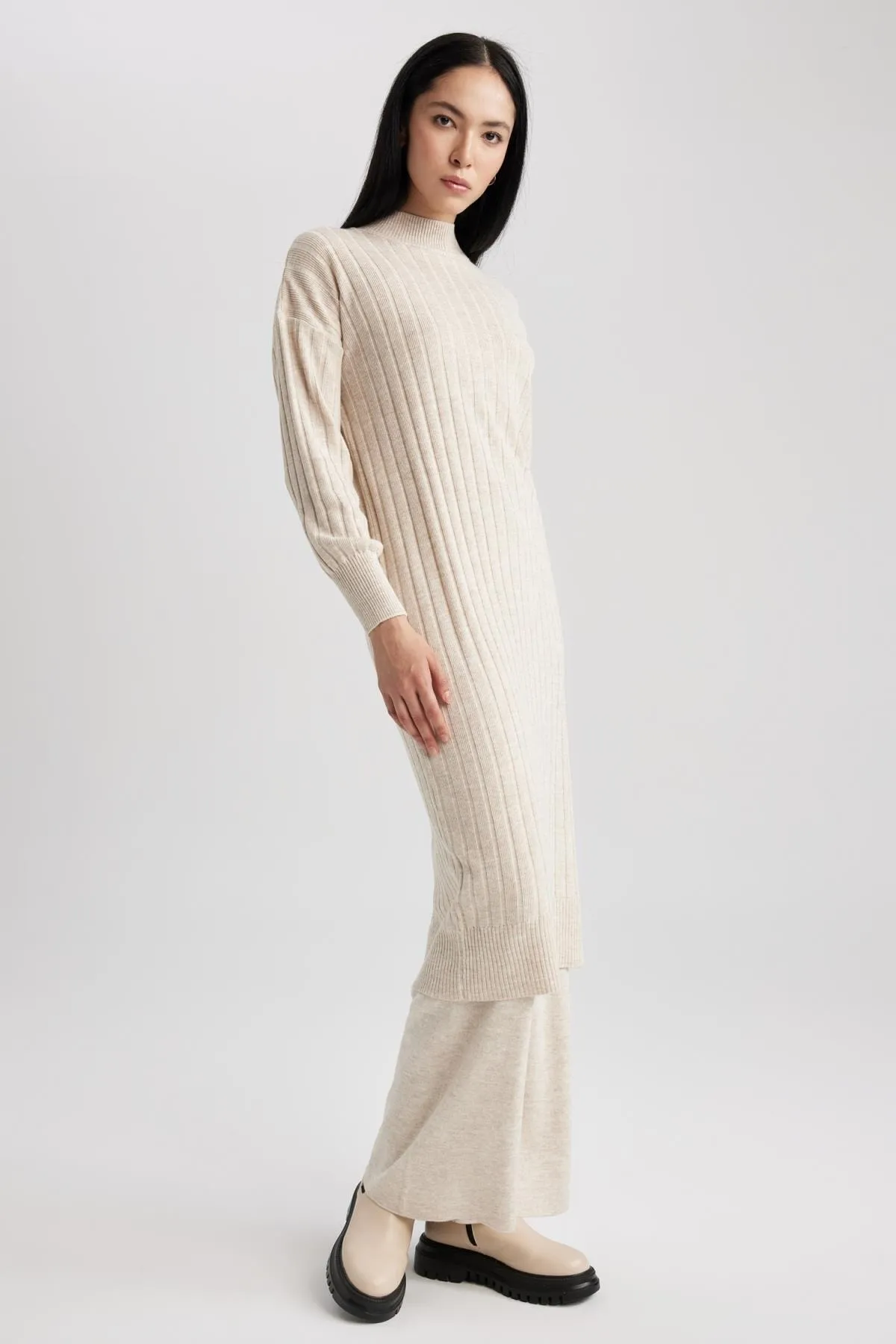 DeFacto  Kleid mit normaler Passform und halbem Rollkragen und langen Ärmeln W0986az23wn