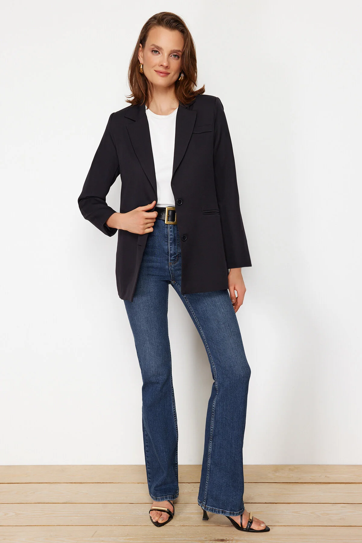 Trendyol Modest  Schwarze geknöpfte Blazer-Webjacke TCTAW22CK0032