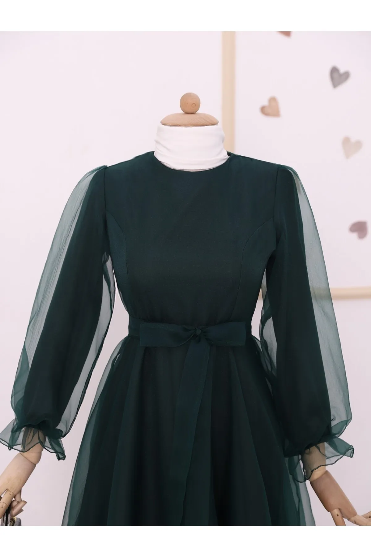 Modamorfo  Abendkleid aus Tüll mit Gürtel, Puffärmeln und Rock