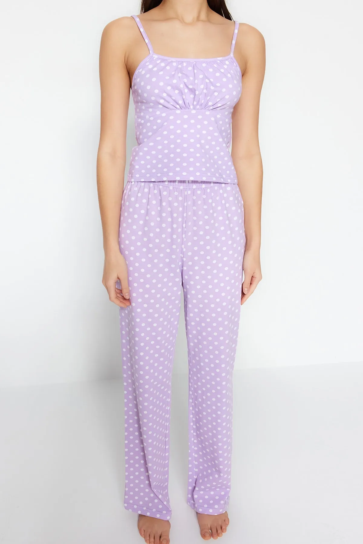 Trendyol Collection  Lilafarbenes Pyjama-Set aus Baumwollstrick mit Punkten und Seilträgern THMSS23PT00226