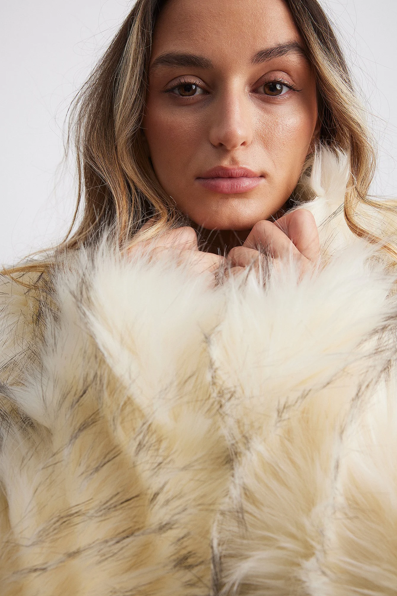 Flauschige kurze Jacke