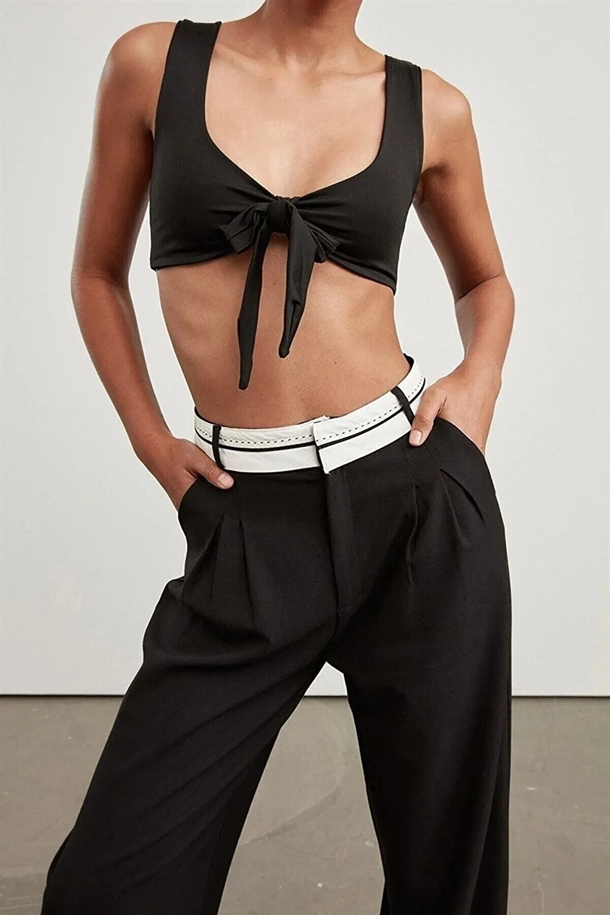 IŞILDA FASHION  Schwarze Palazzo-Hose mit umgekehrtem Gürtel und hoher Taille für Damen