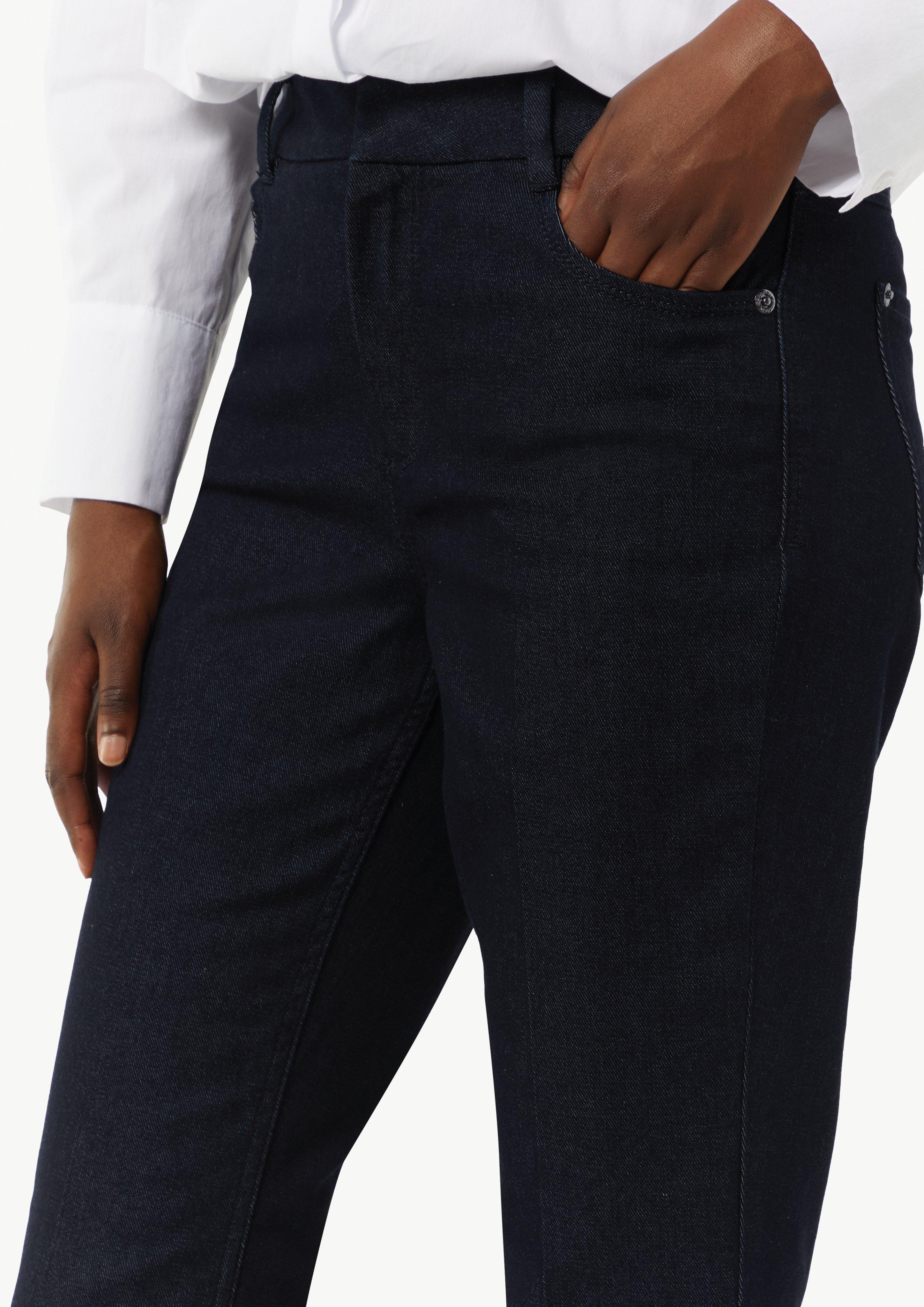 Elastische Jeans in dunkler Waschung mit Bügelfalten - navy