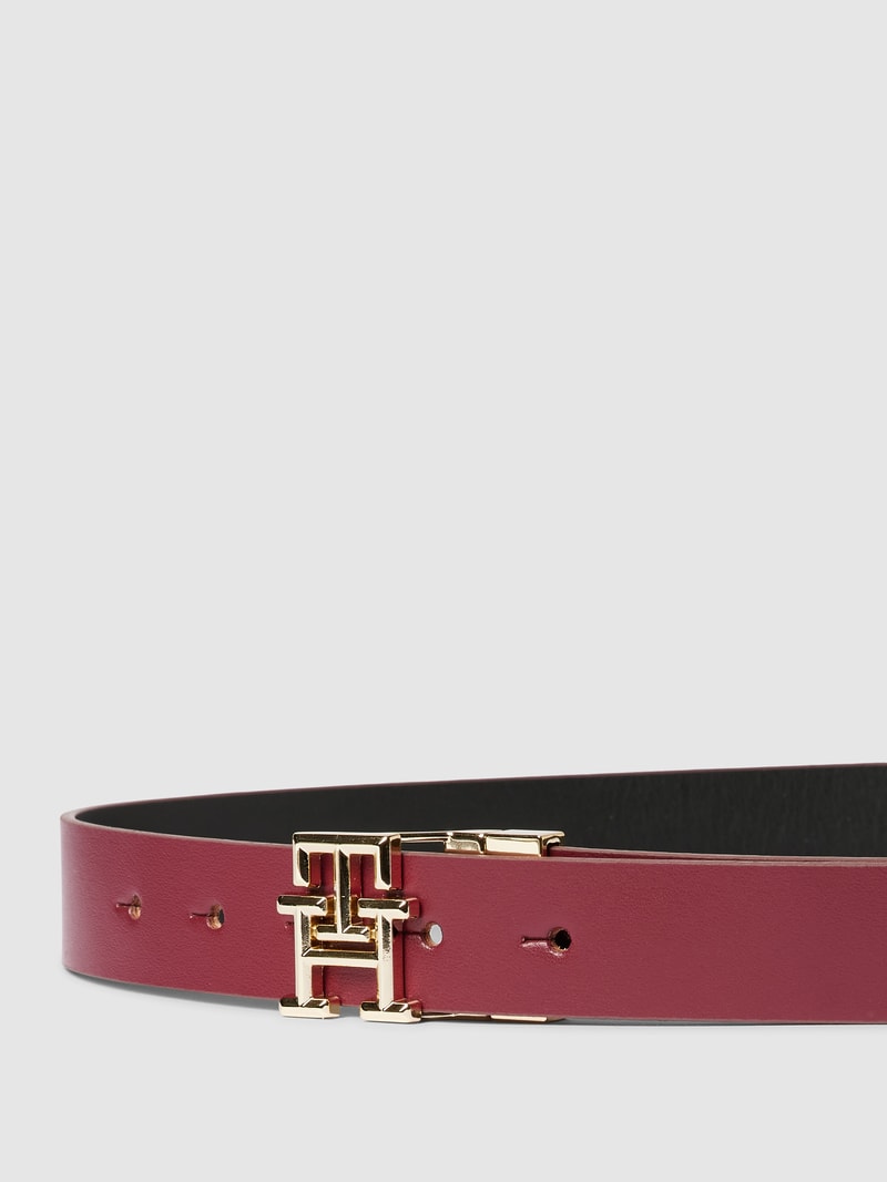 Gürtel aus Leder mit Pinschließe in schwarz