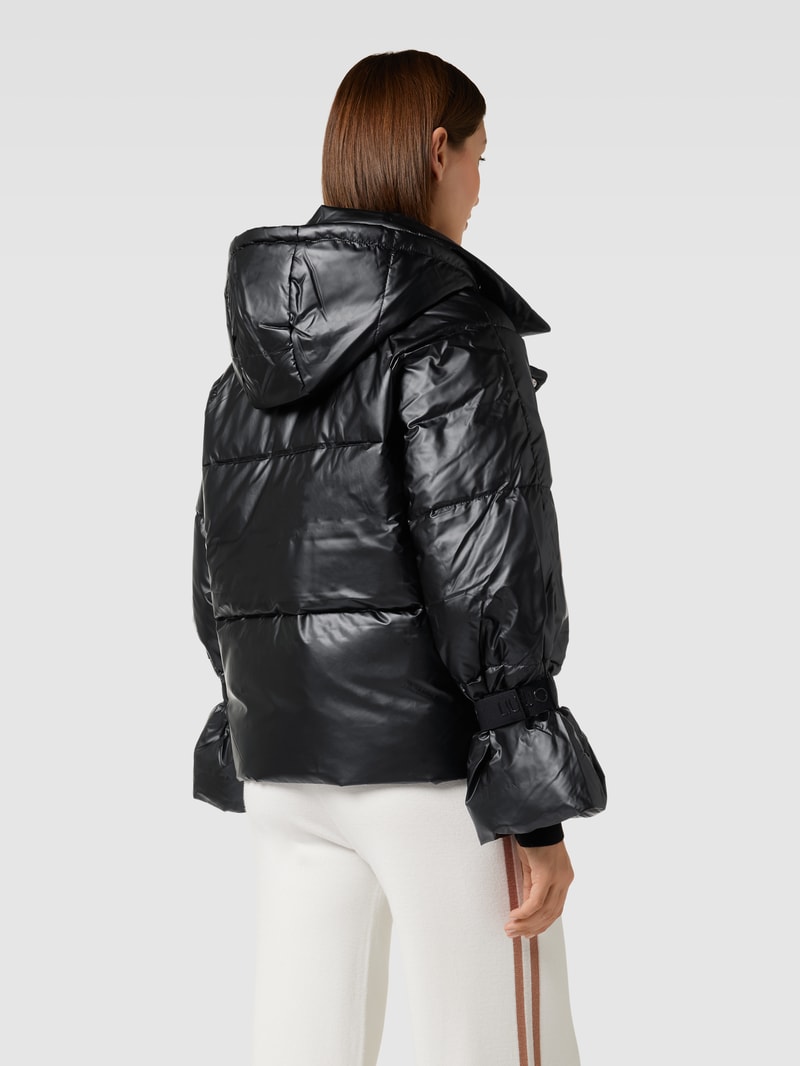 Steppjacke mit Kapuze in schwarz