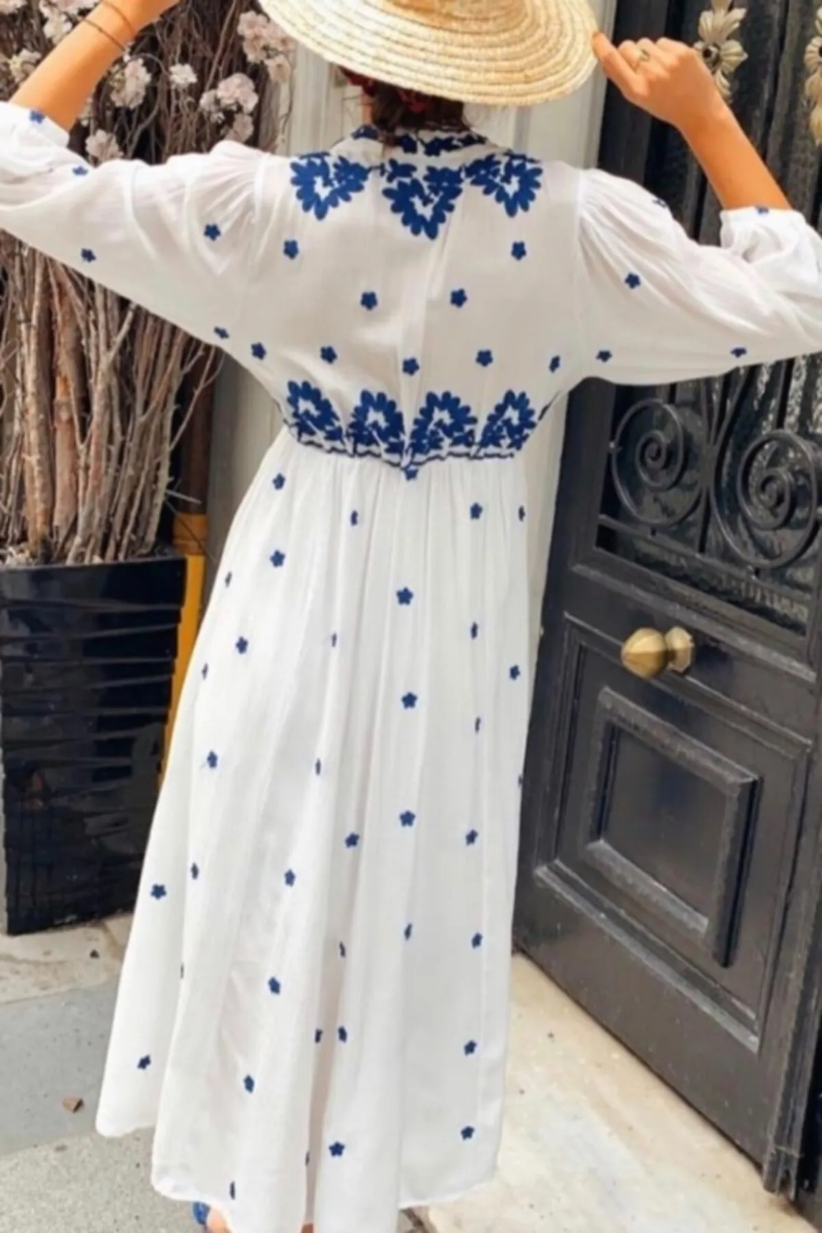 FEMELLE  Blaues, besticktes Kleid mit ethnischem Muster für Damen