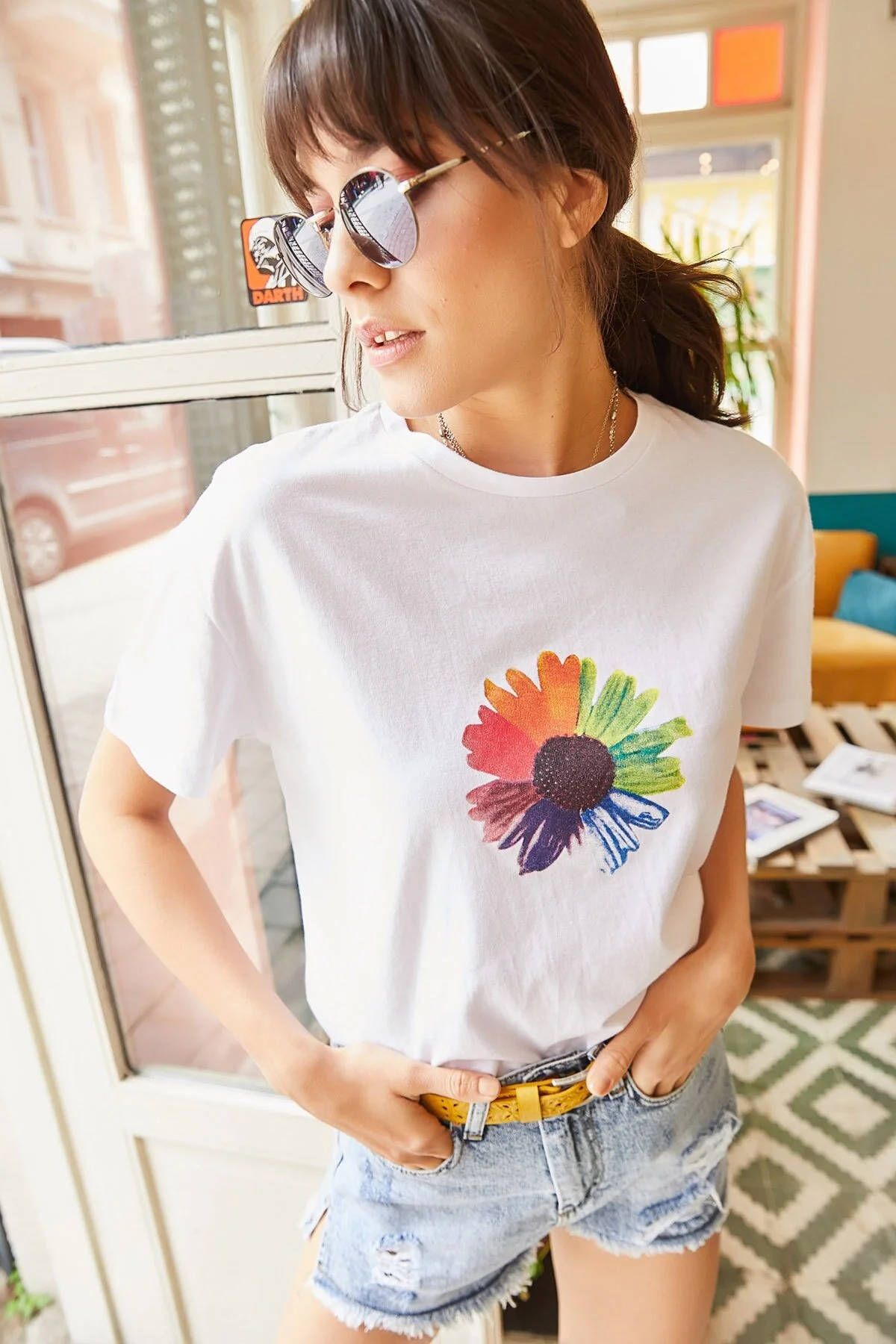 Olalook  Weißes Damen-T-Shirt mit Blumenmuster TSH-19000320