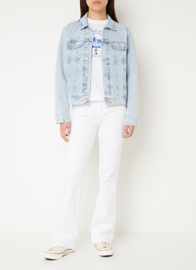 Chaqueta vaquera Tommy Hilfiger Mom con bolsillos en el pecho y laterales.