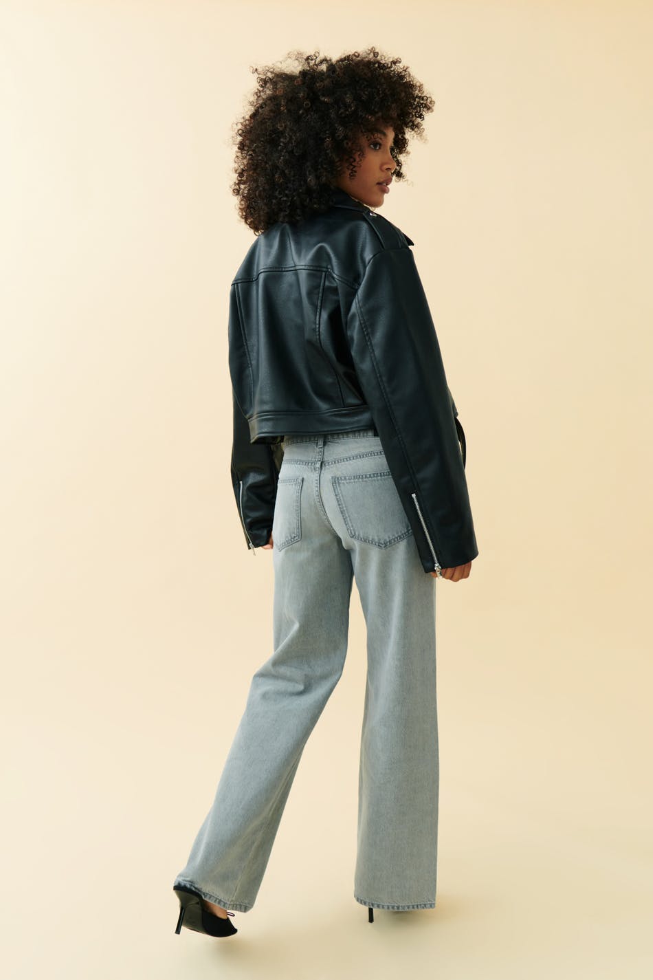 Low wide jeans
