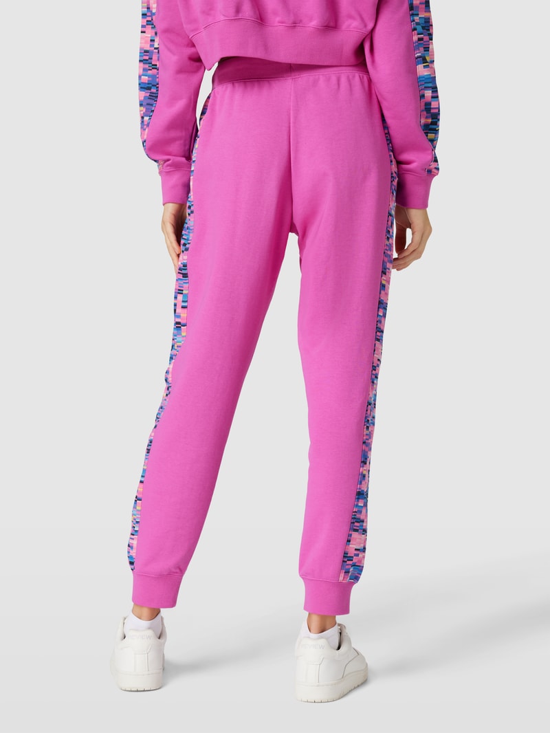 Sweatpants mit Label-Print in pink