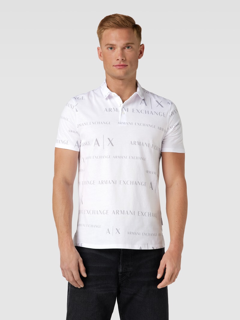 Poloshirt mit Allover-Label-Muster in weiß
