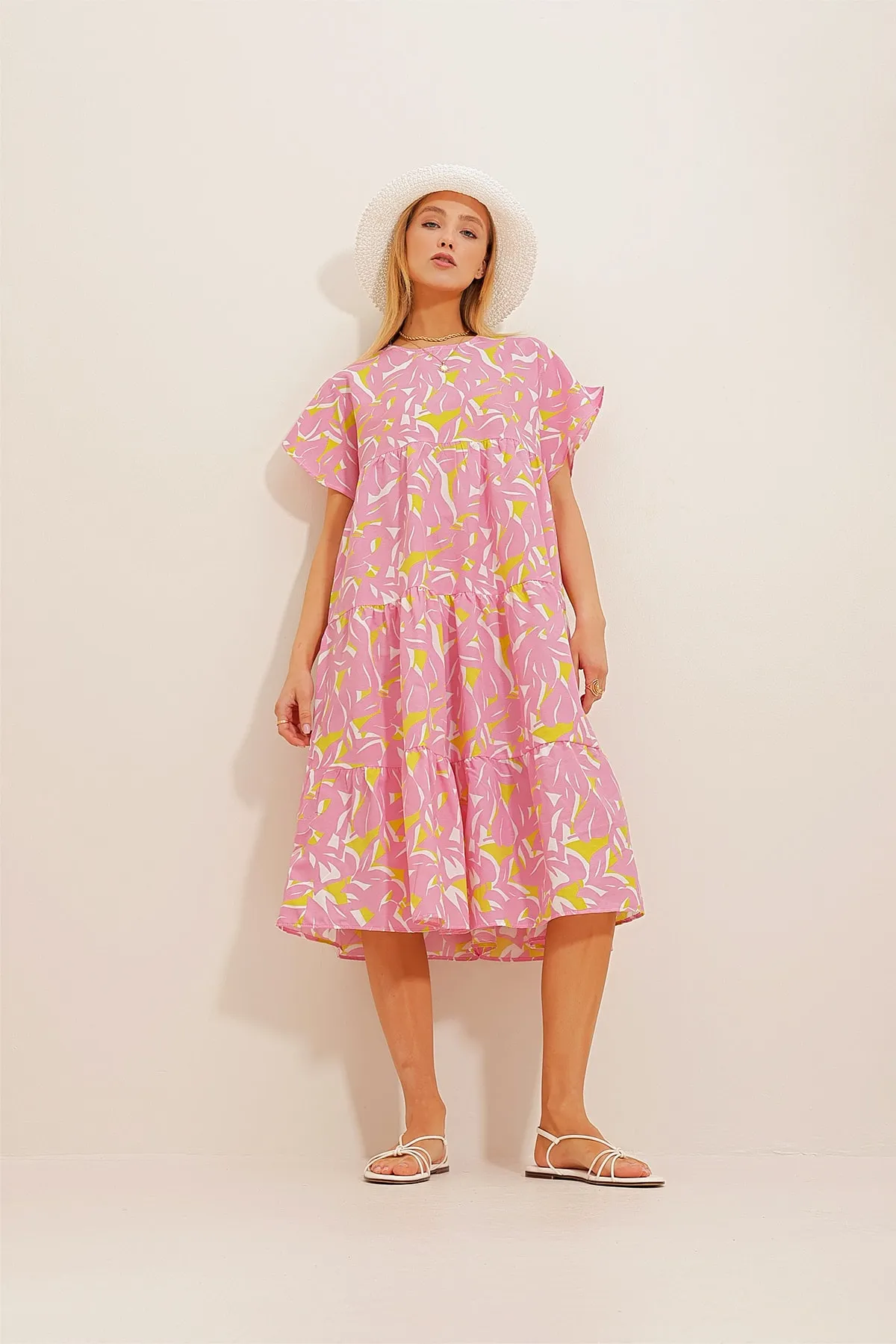 Trend Alaçatı Stili  Rosafarbenes, ölgrünes Popelinekleid mit Volant und Volant und Blumenmuster für Damen ALC-X10241