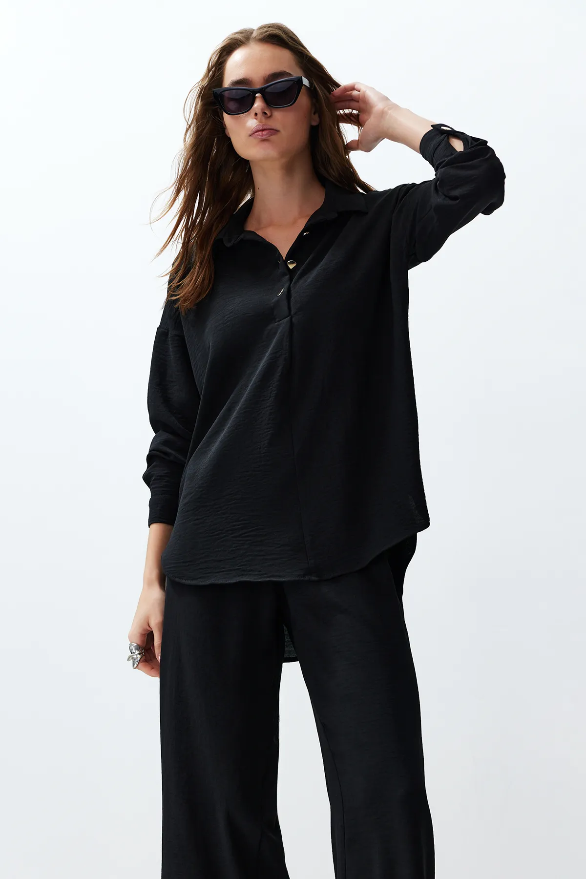 Trendyol Collection  Schwarzes, geknöpftes Oberteil-Unterteil aus Webstoff TWOSS24AU00108