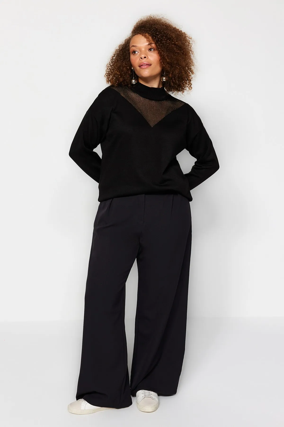 Trendyol Curve  Schwarzer, detaillierter Strickpullover aus Tüll TBBAW24AN00008