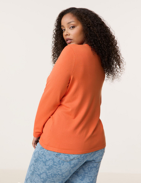 Figurbetonter Basic Pullover aus Feinstrick