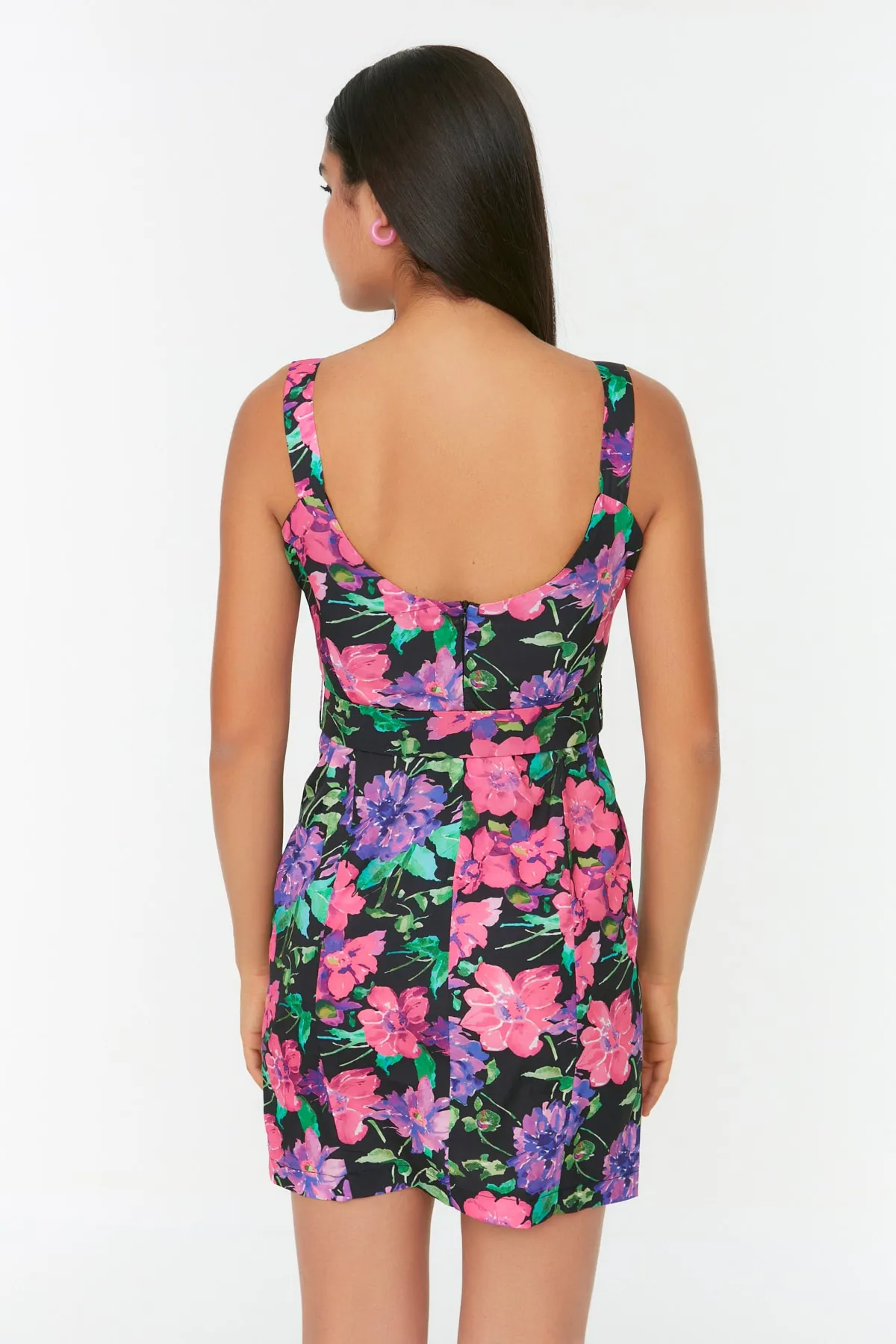 Trendyol Collection  Schwarzes, gewebtes Trägerkleid mit Blumenmuster TWOSS22EL00582