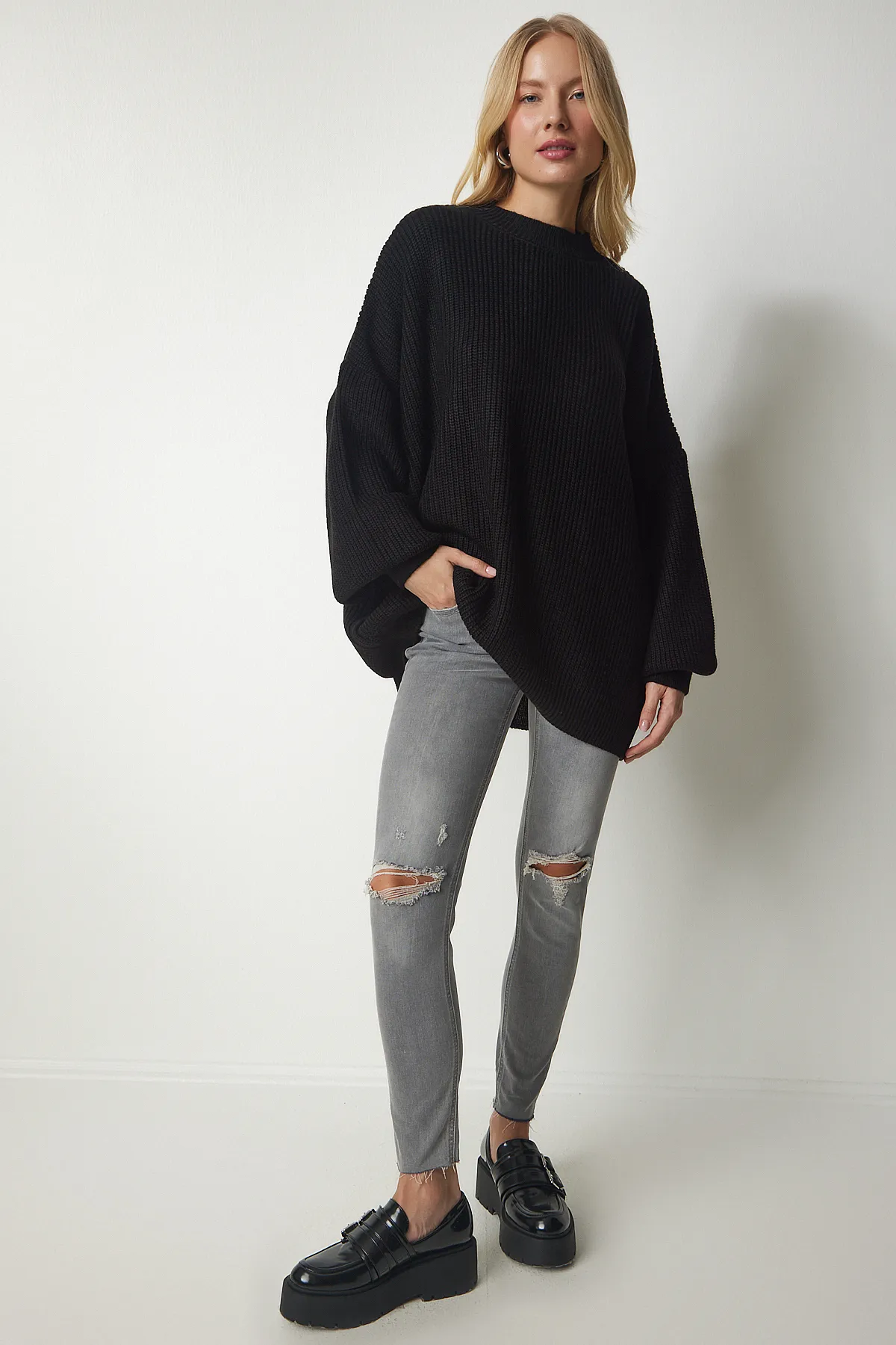 Happiness İstanbul  Schwarzer Oversize-Basic-Strickpullover für Damen mx00126