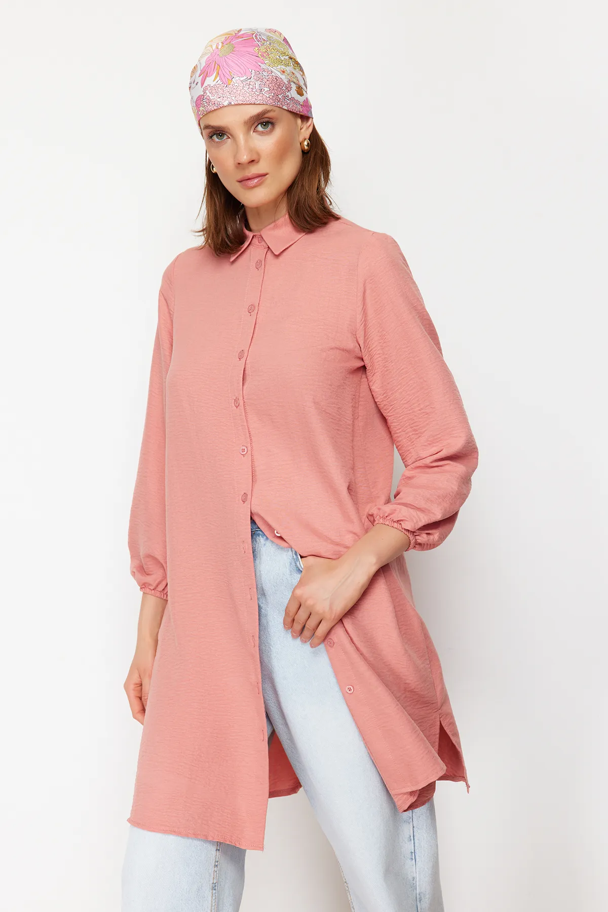 Trendyol Modest  Zimtfarbenes, mittellanges, gewebtes Aerobin-Hemd mit seitlichem Schlitz TCTSS22GO0104