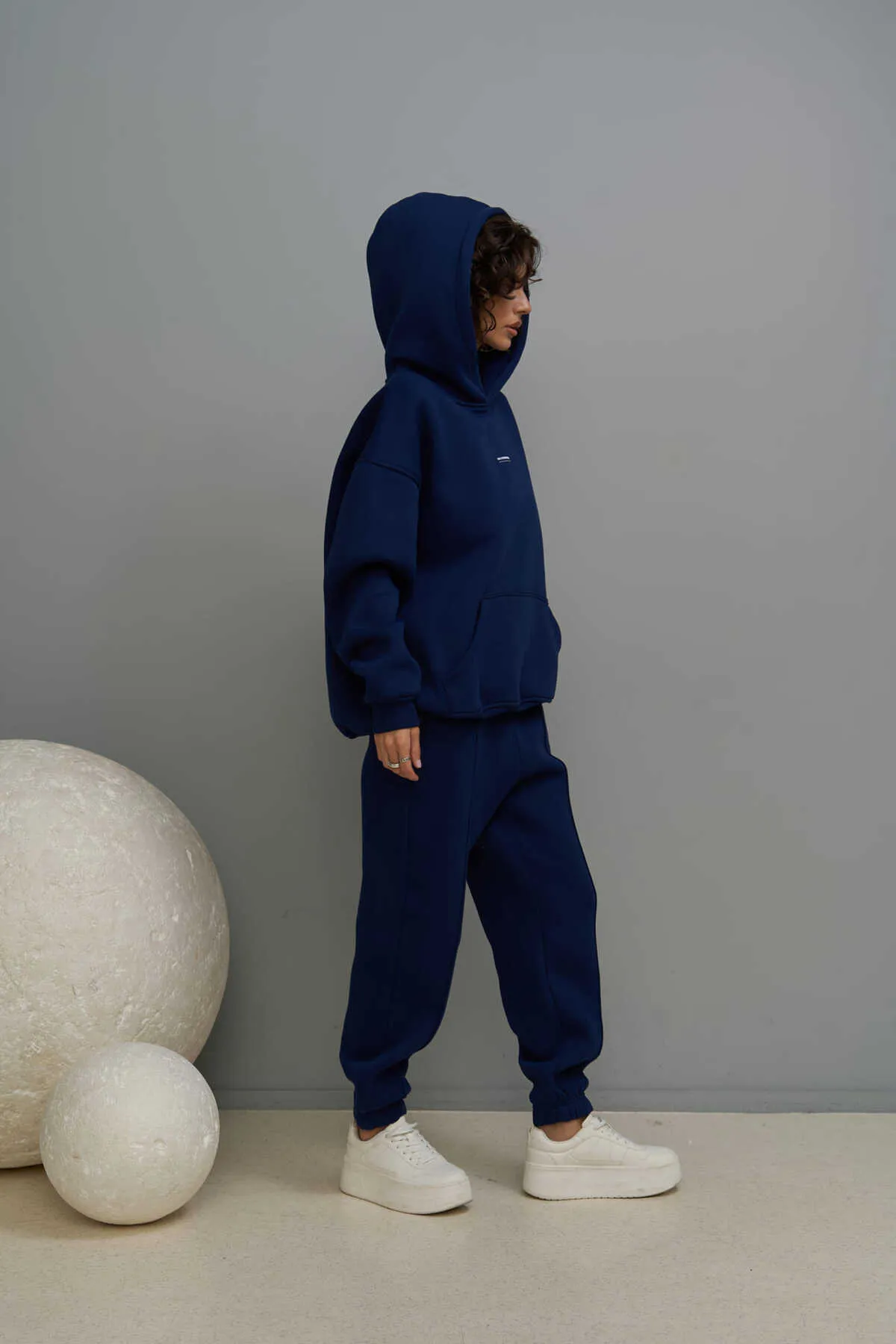MAİ COLLECTİON  Marineblaues Trainingsanzug-Set mit minimalistischem Print