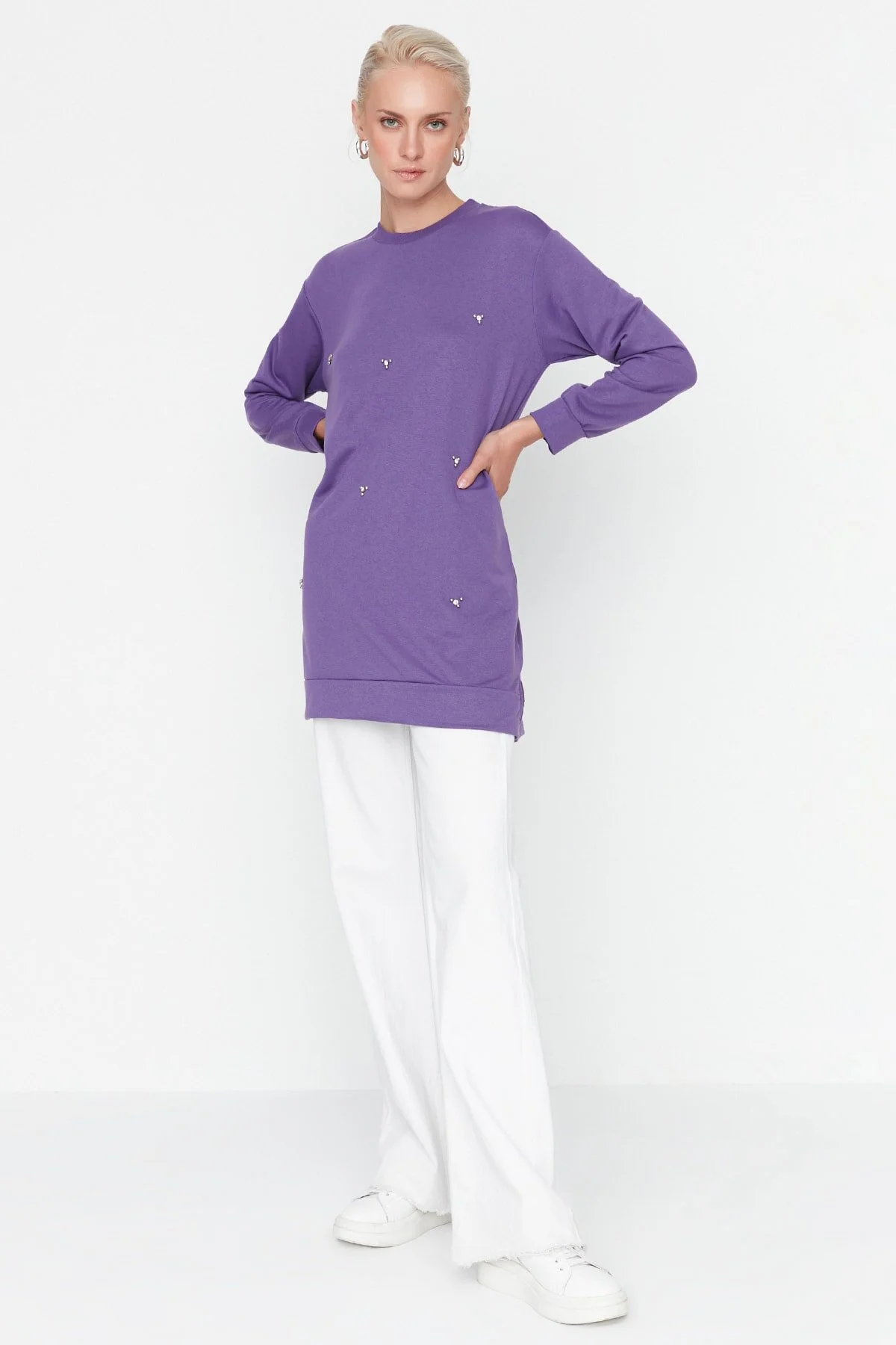 Trendyol Modest  Dunkelviolette Stricktunika mit Rundhalsausschnitt und Steindetail TCTSS22TN0072