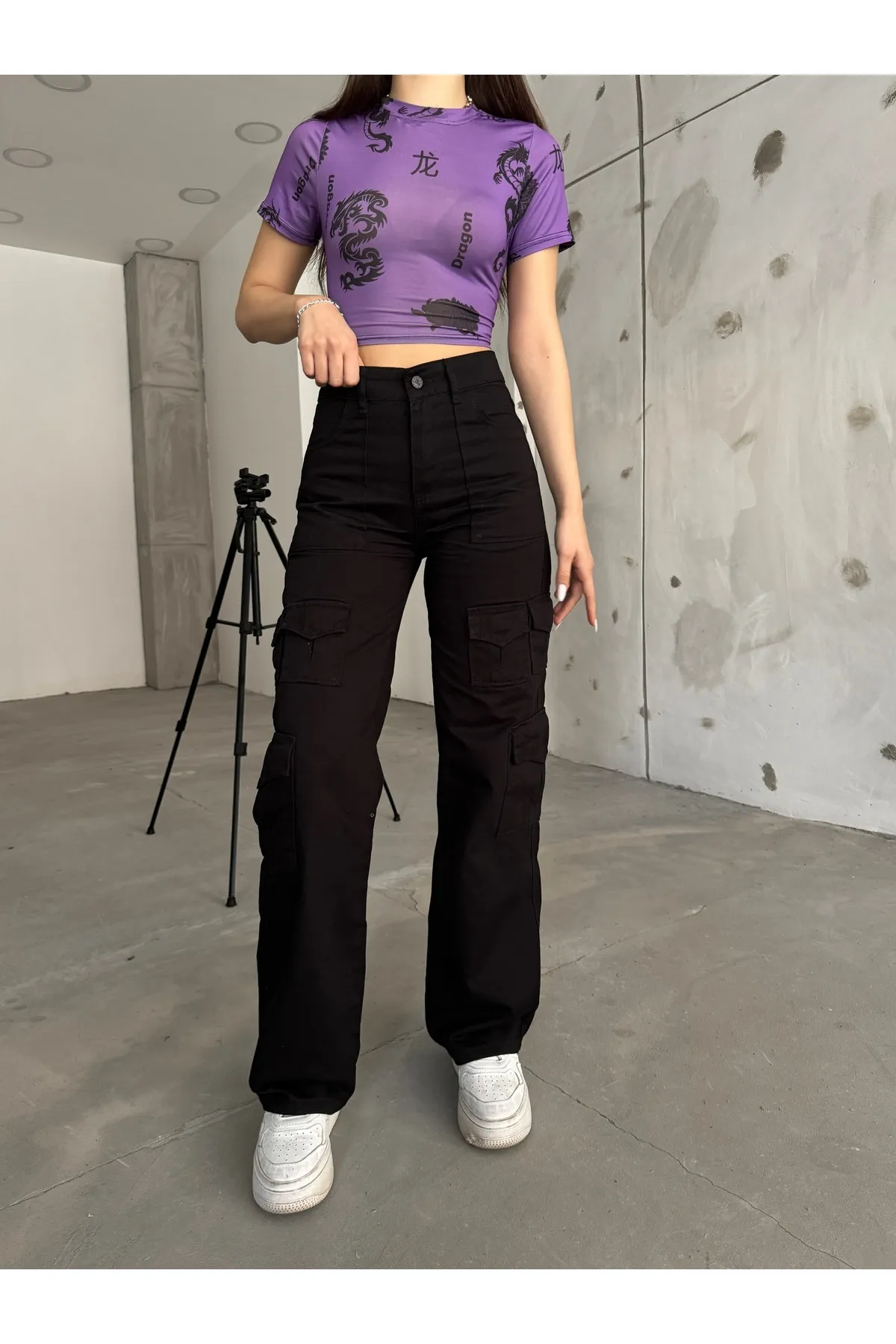 BİKELİFE  Schwarze Damen-Cargohose mit hoher Taille und mehreren Taschen und gerader Passform