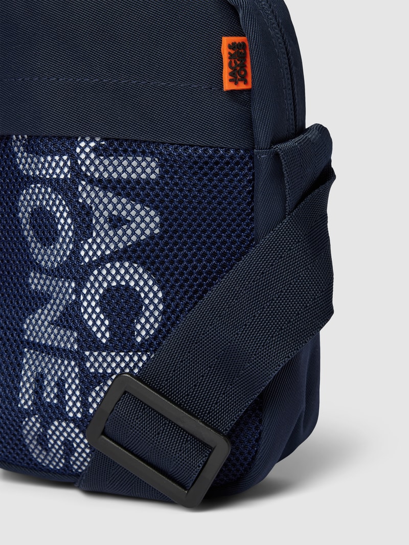 Umhängetasche mit Label-Print Modell 'CASHFORD' in marineblau