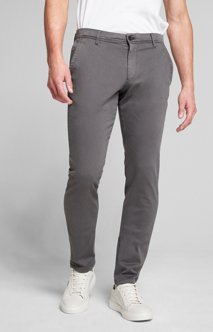 Chino Matthew in Grau