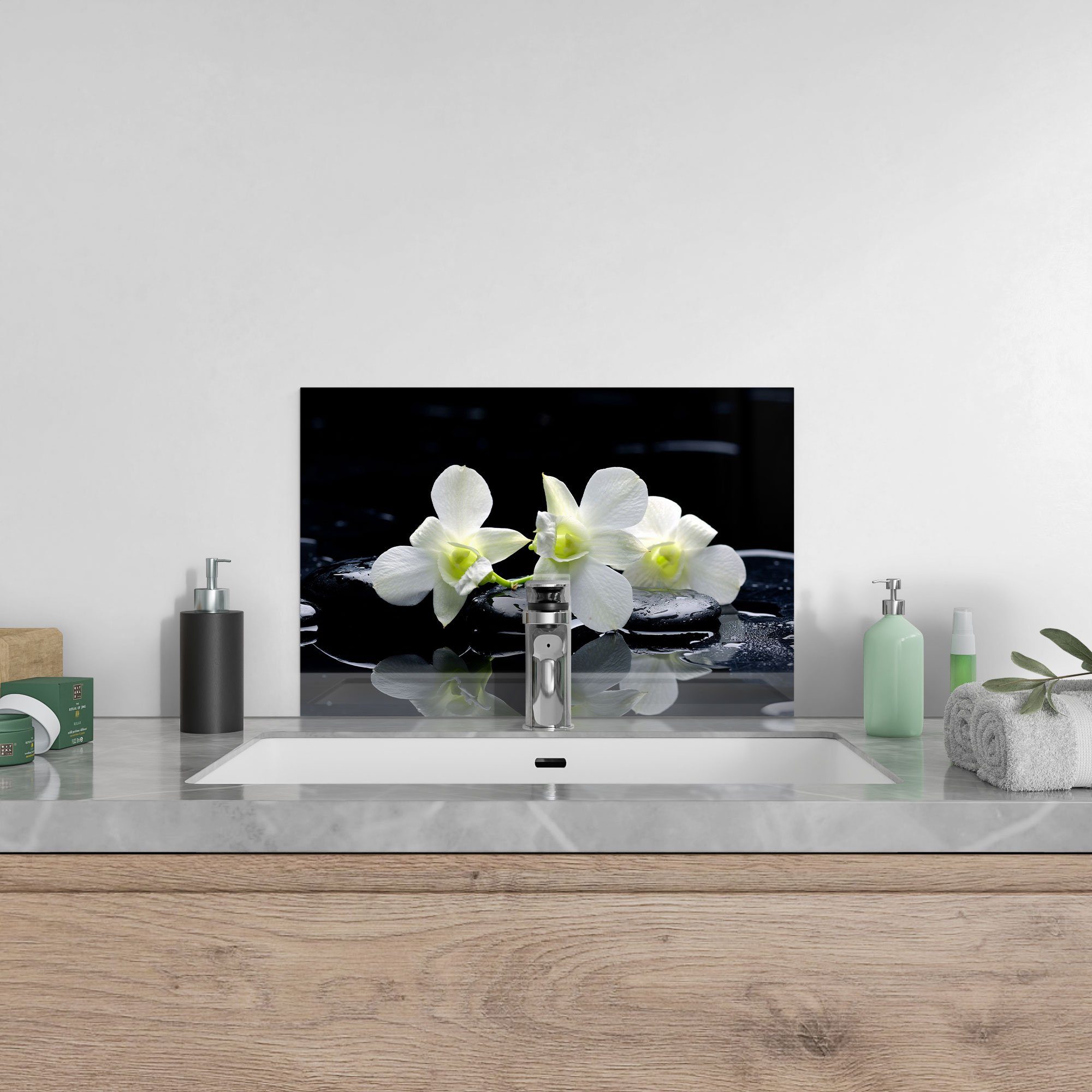 DEQORI Küchenrückwand 'Orchidee mit Zen-Steinen', Glas Spritzschutz Badrückwand Herdblende