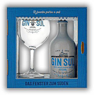 Gin SUL + Copa Glas in GP Gin SUL + Copa Glas in GP In der Altonaer-Spirituosen-Manufaktur mit viel Liebe und von Hand gefertigter Gin. 0,5	 Liter - Vol 43%